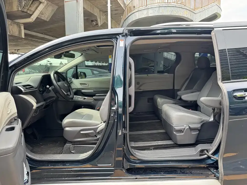 Toyota Granvia — фото 6