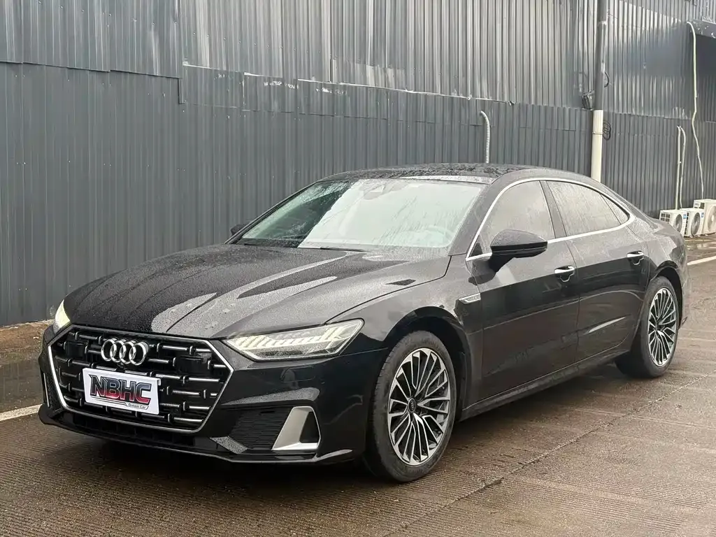 Audi A7L — фото 1