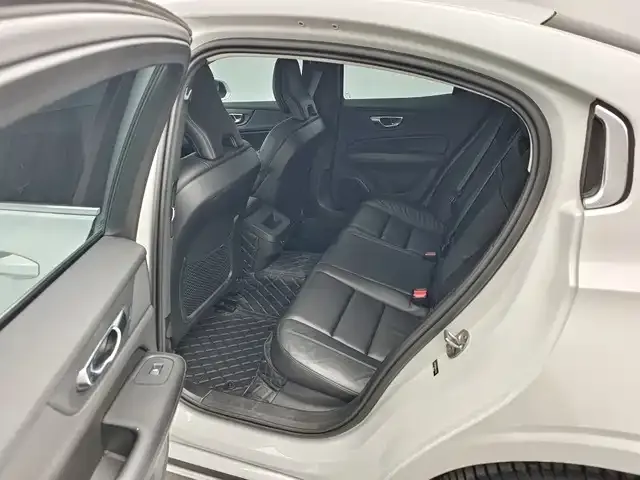 Volvo S60 — фото 10