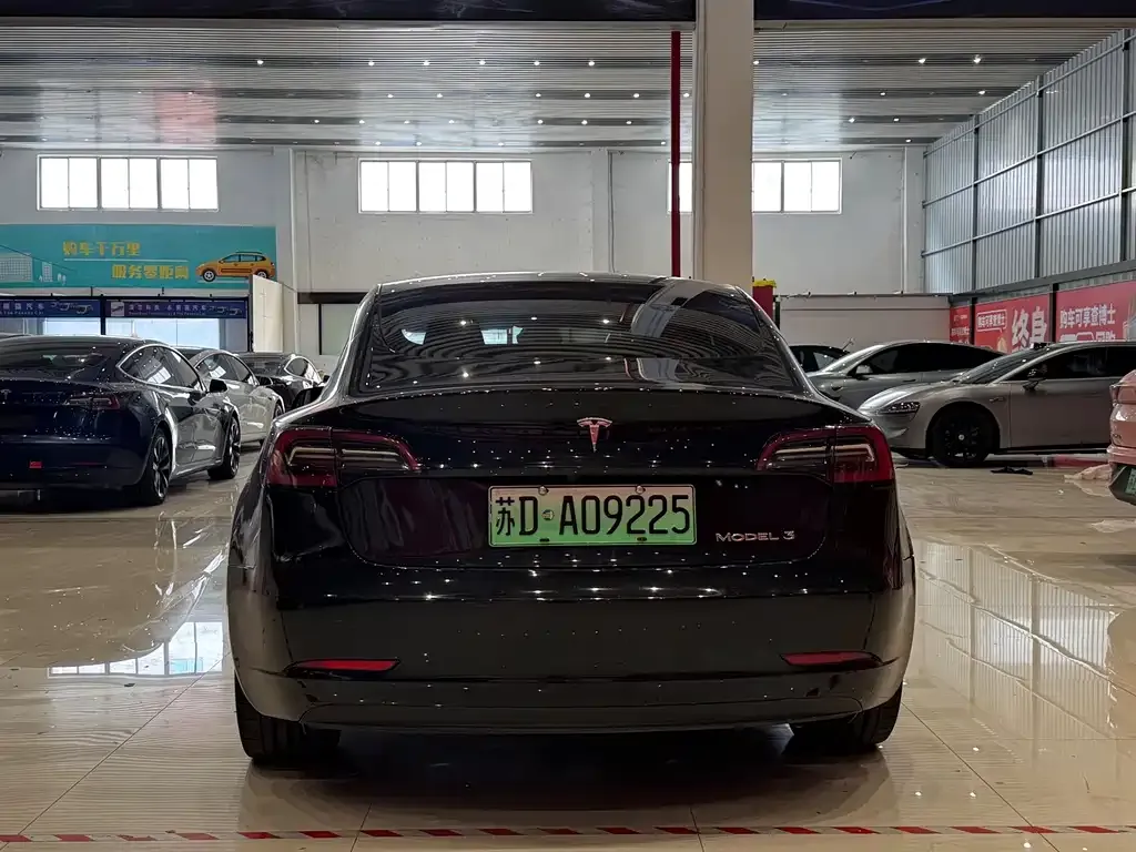 Tesla Model 3 — фото 4