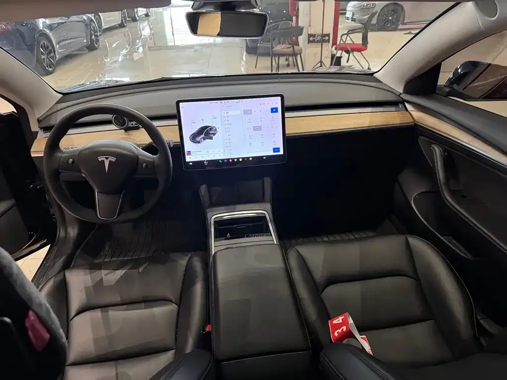 Tesla Model 3 — фото 5