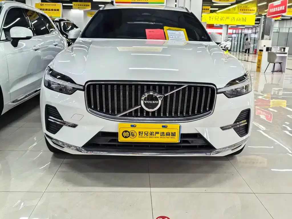 Volvo XC60 — фото 1