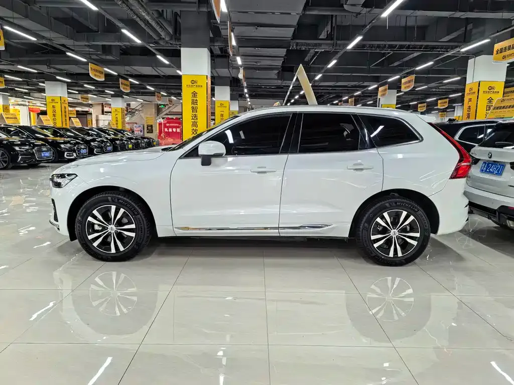 Volvo XC60 — фото 6