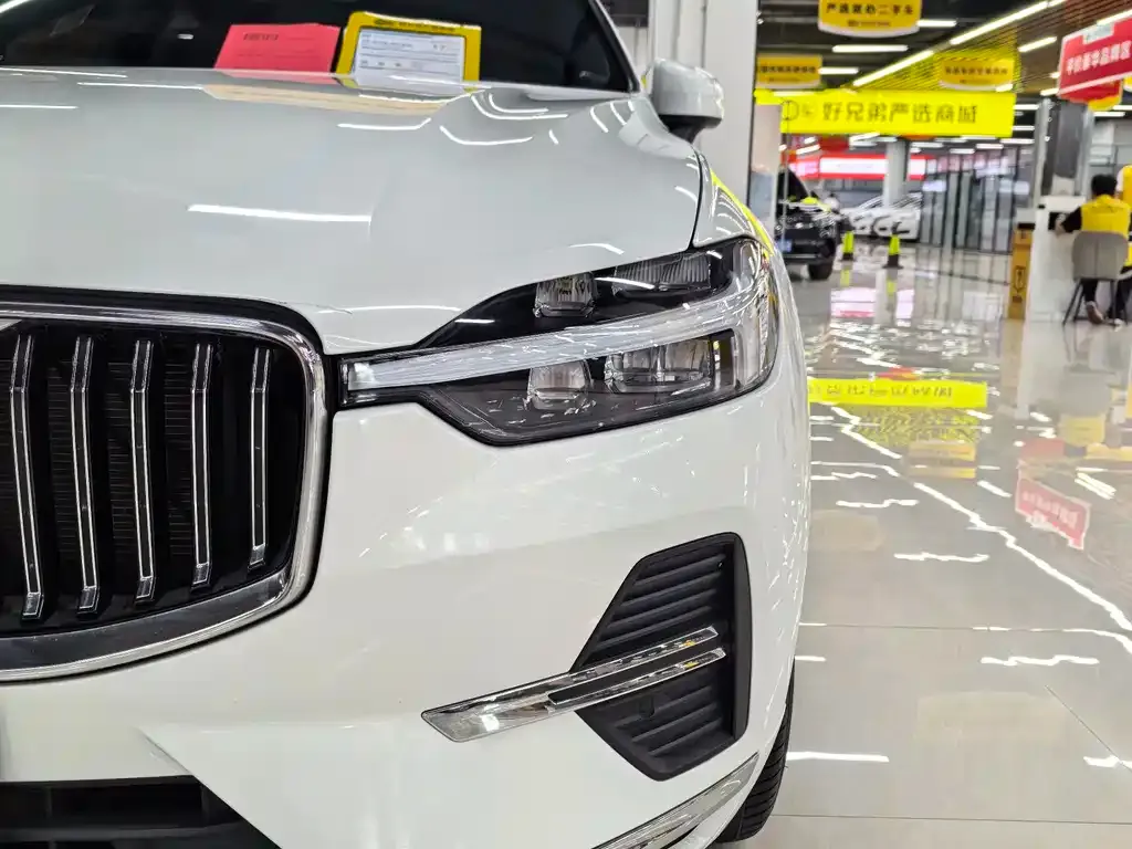 Volvo XC60 — фото 10
