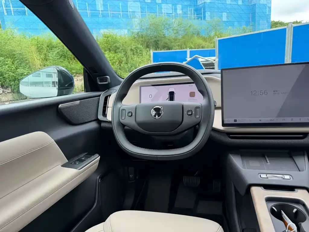 Volvo XC70 Plug-in Hybrid — фото 8