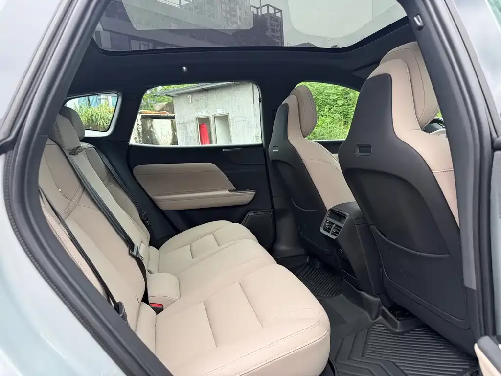 Volvo XC70 Plug-in Hybrid — фото 4