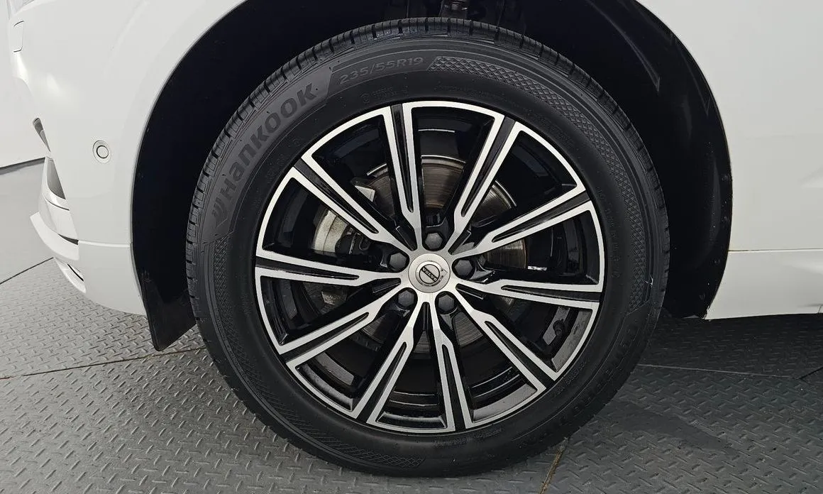Volvo XC60 — фото 10