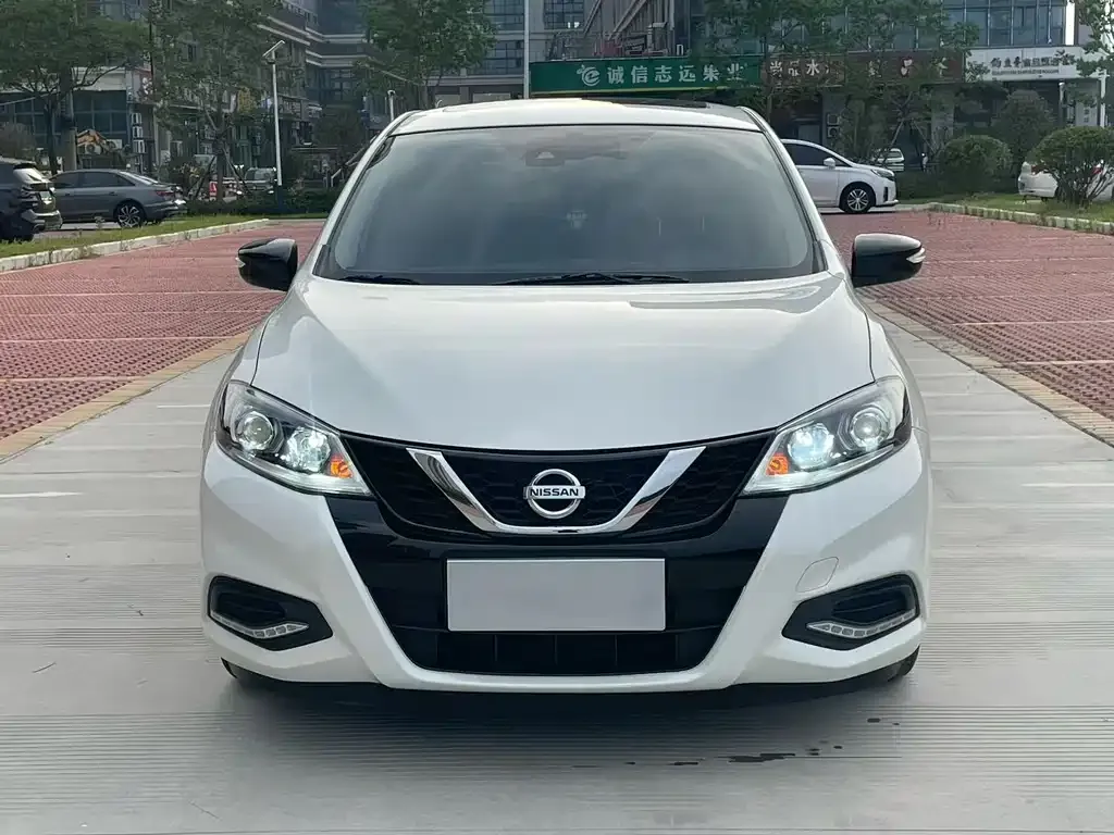 Nissan Tiida — фото 3