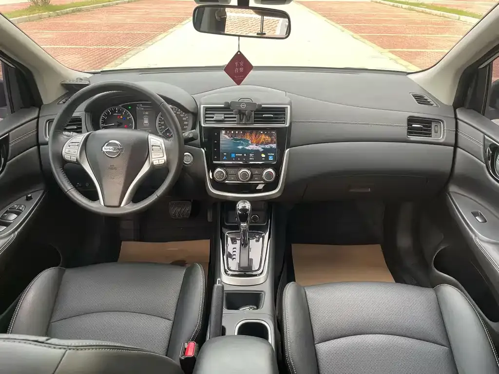 Nissan Tiida — фото 8