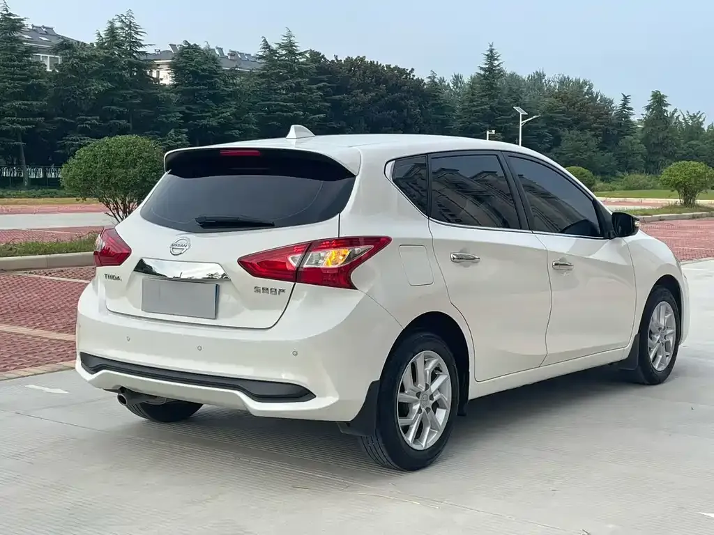 Nissan Tiida — фото 4