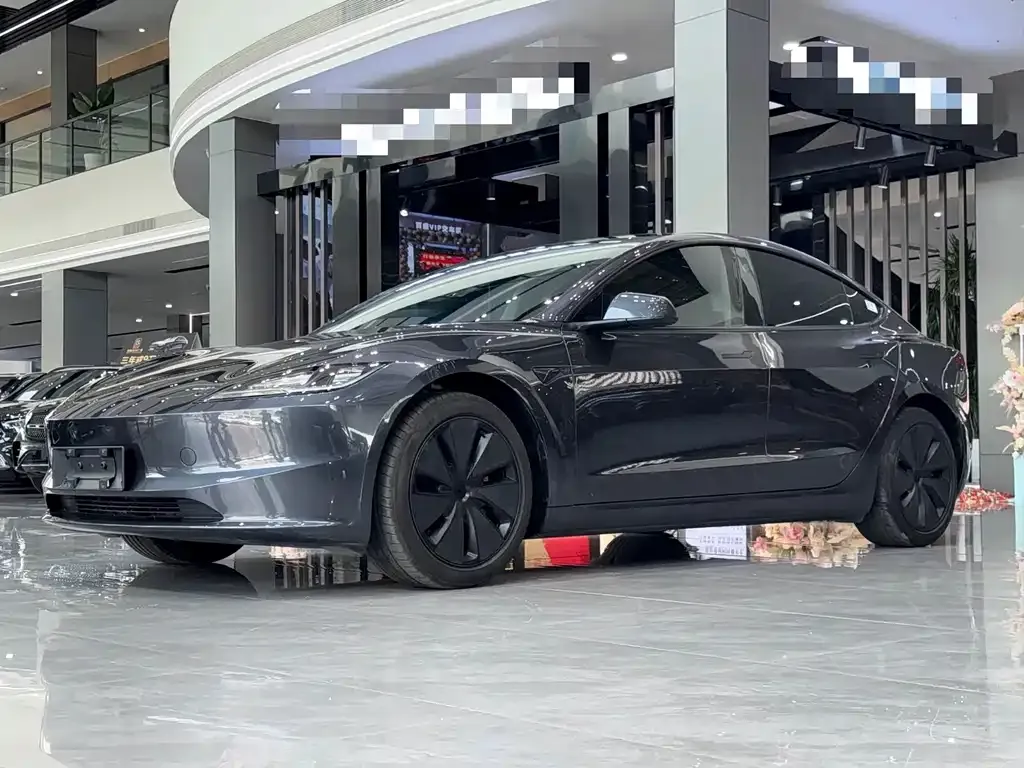 Tesla Model 3 — фото 1