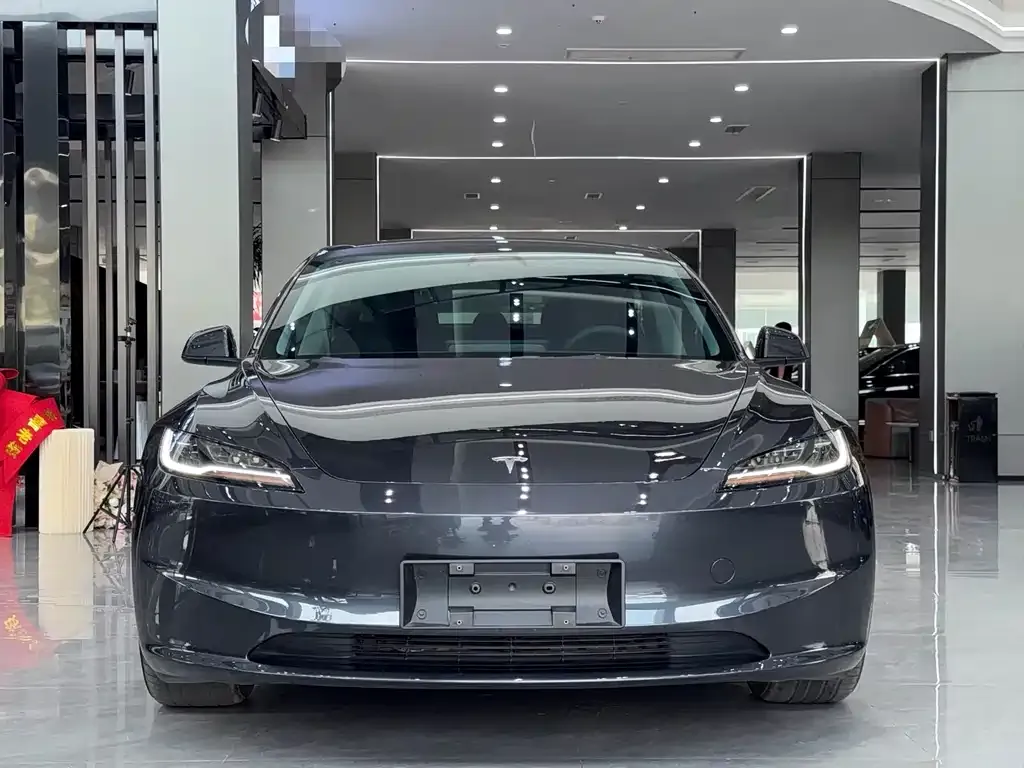 Tesla Model 3 — фото 4
