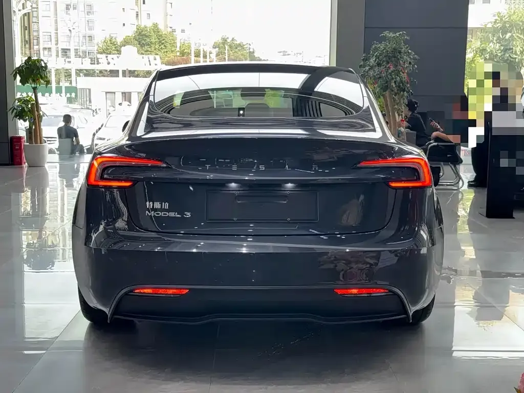 Tesla Model 3 — фото 9
