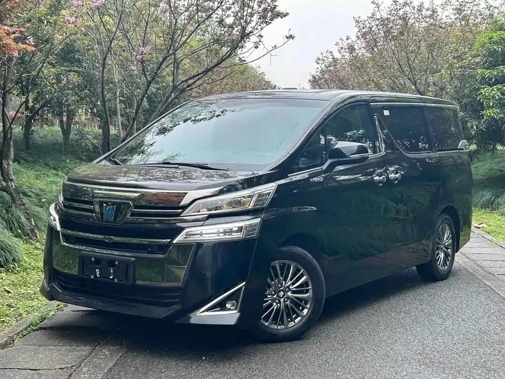 Toyota Vellfire — фото 1