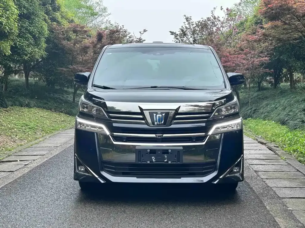 Toyota Vellfire — фото 10
