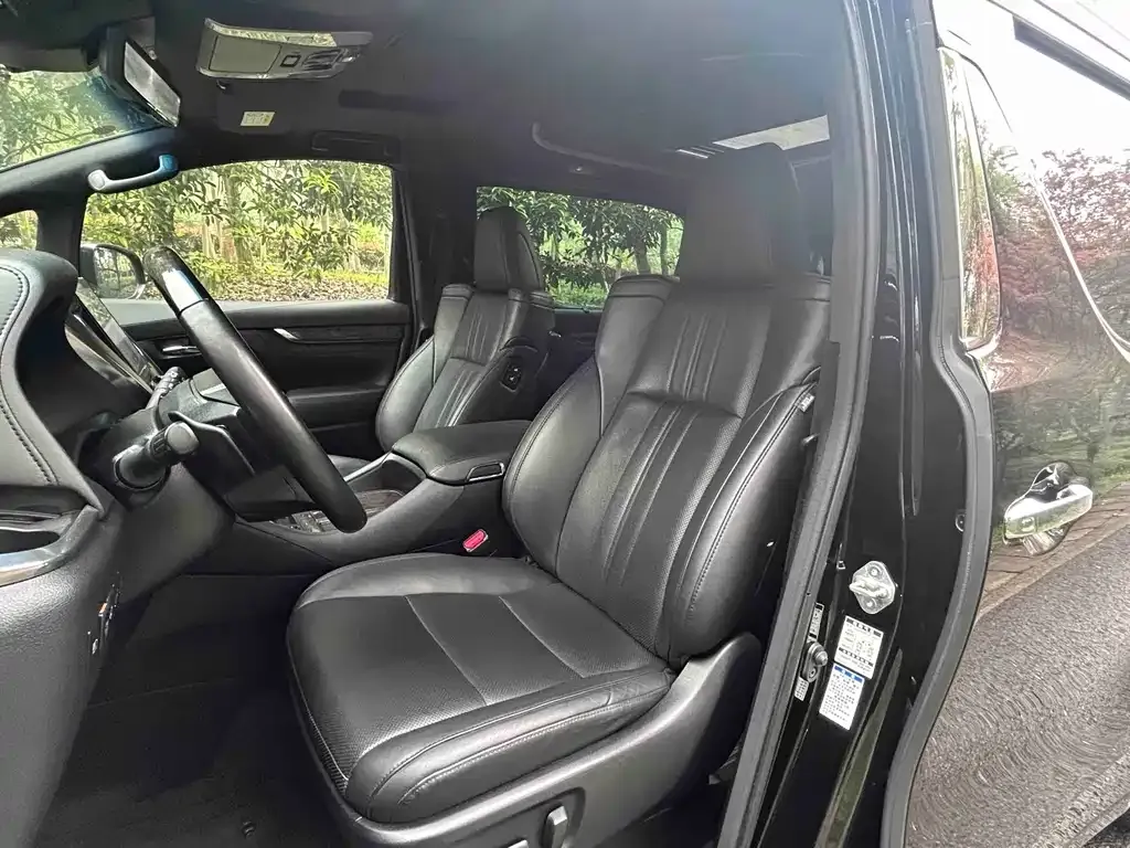 Toyota Vellfire — фото 4