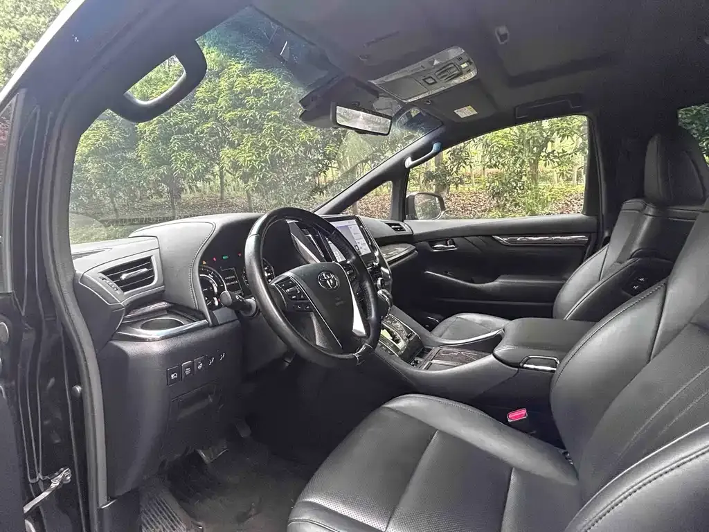 Toyota Vellfire — фото 2