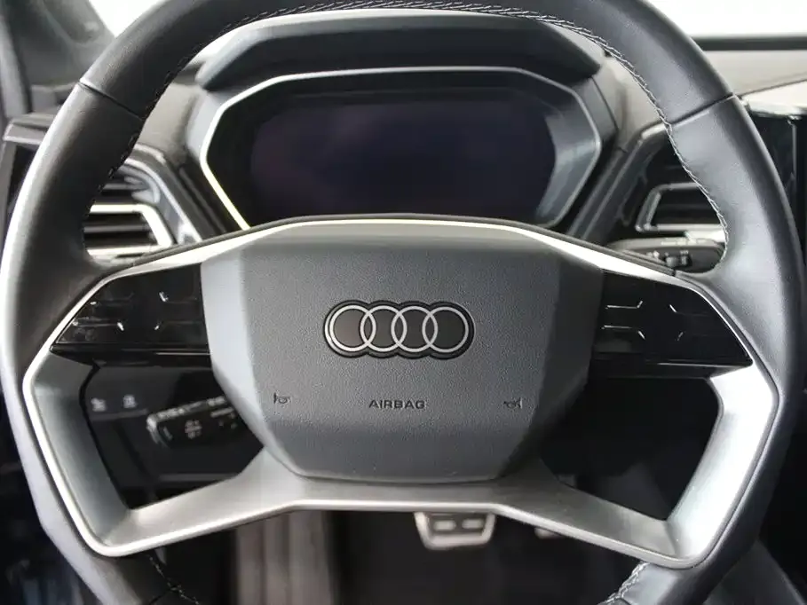 Audi Q4 e-tron — фото 8
