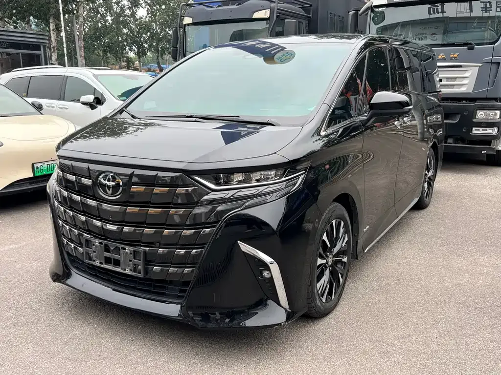 Toyota Alphard — фото 1