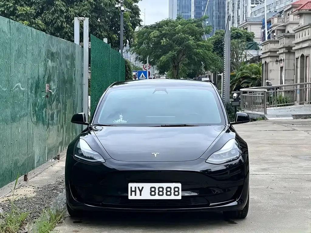 Tesla Model 3 — фото 9