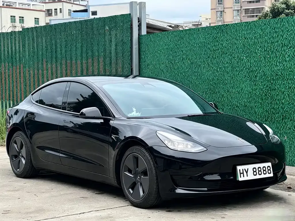 Tesla Model 3 — фото 10