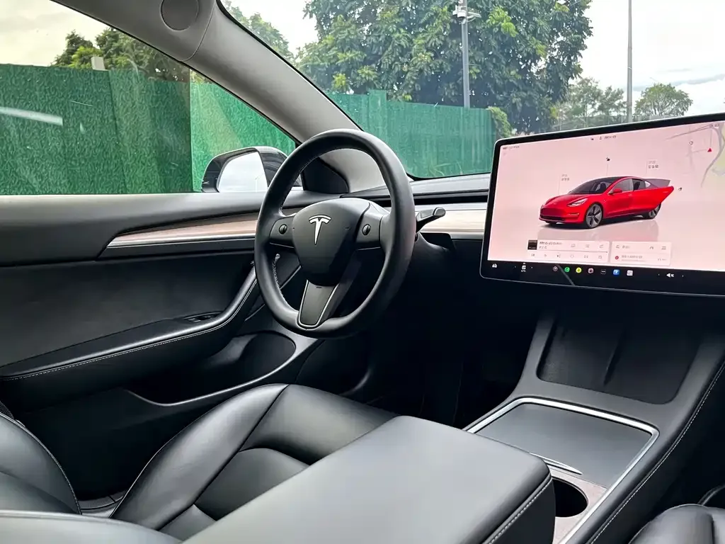 Tesla Model 3 — фото 4