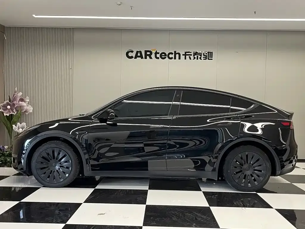 Tesla Model Y — фото 10