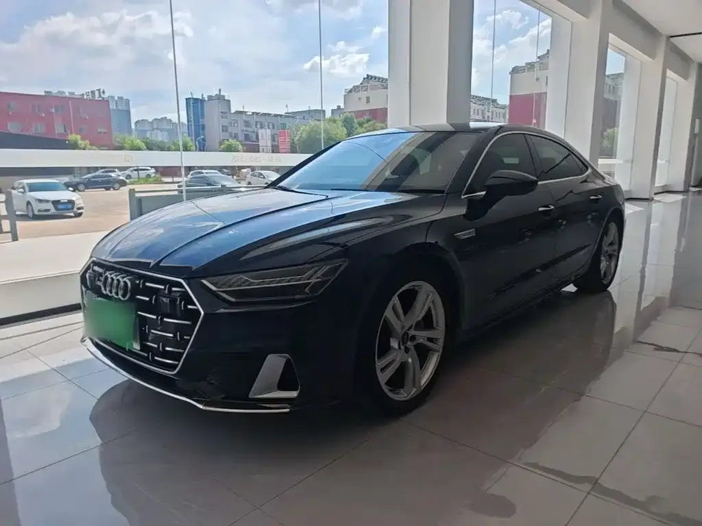Audi A7L — фото 1