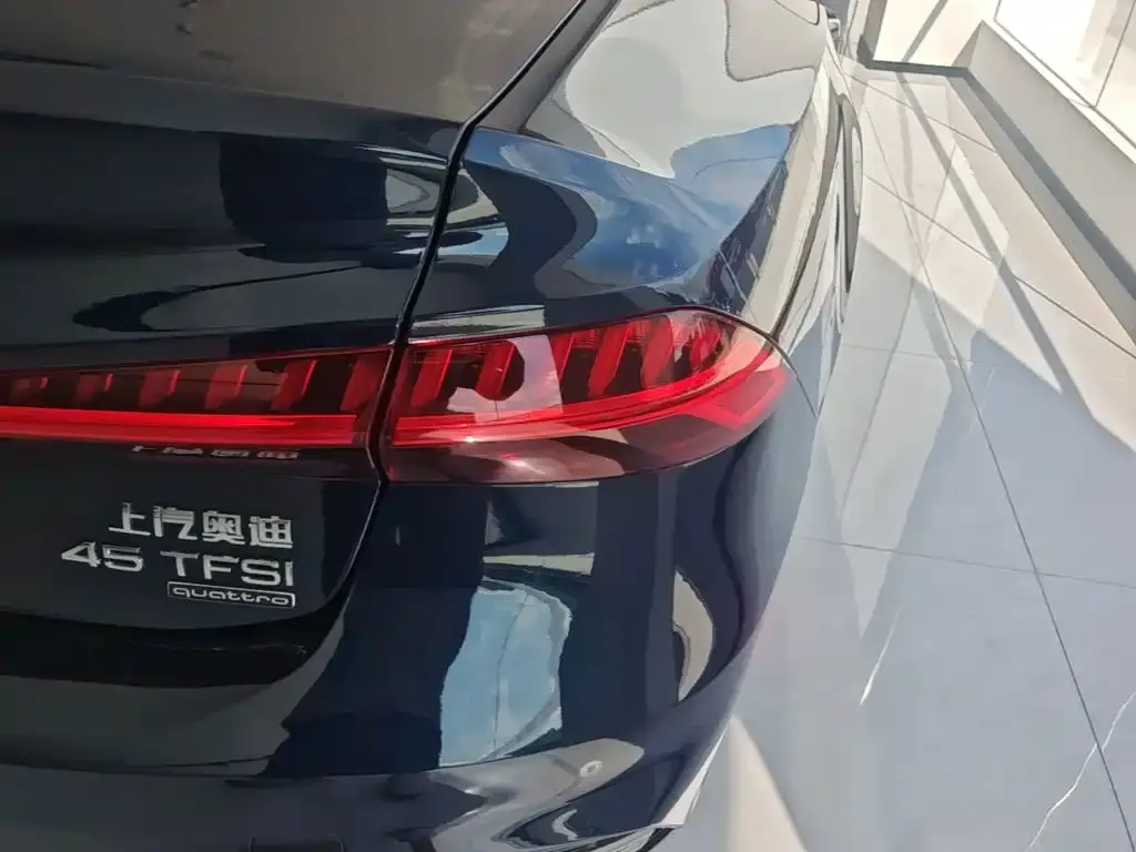 Audi A7L — фото 2