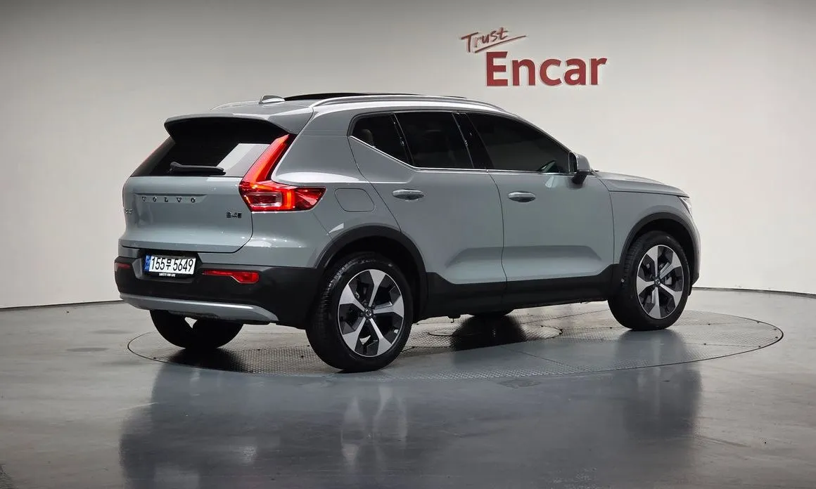 Volvo XC40 — фото 7
