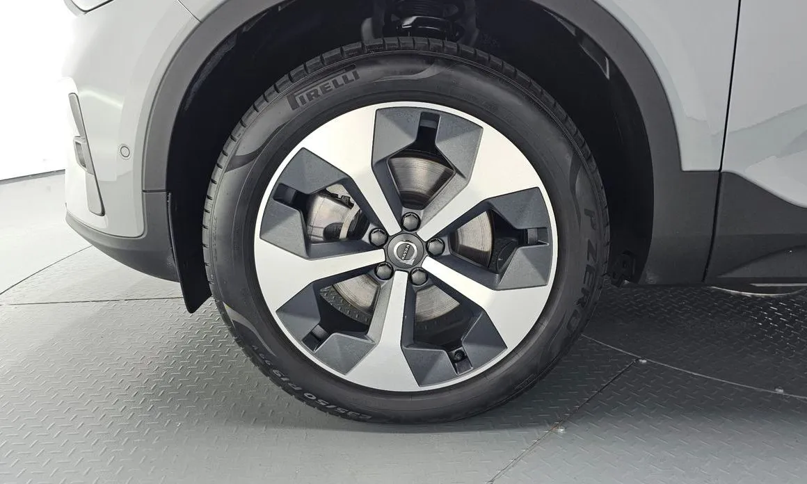 Volvo XC40 — фото 10