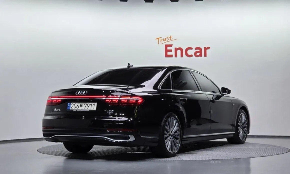 Audi A8 — фото 4