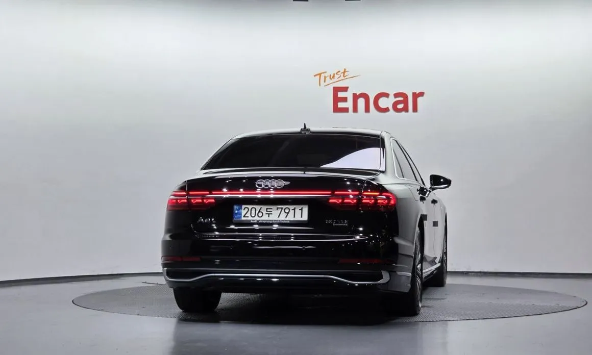 Audi A8 — фото 5