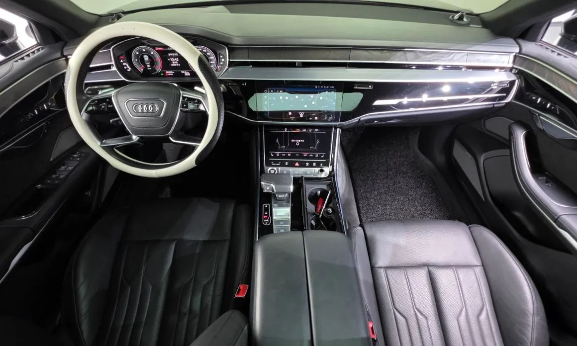 Audi A8 — фото 7
