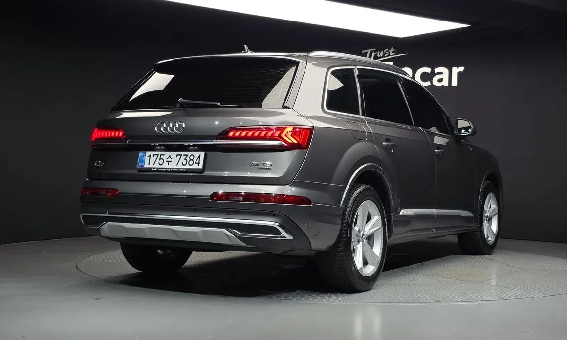 Audi Q7 — фото 10