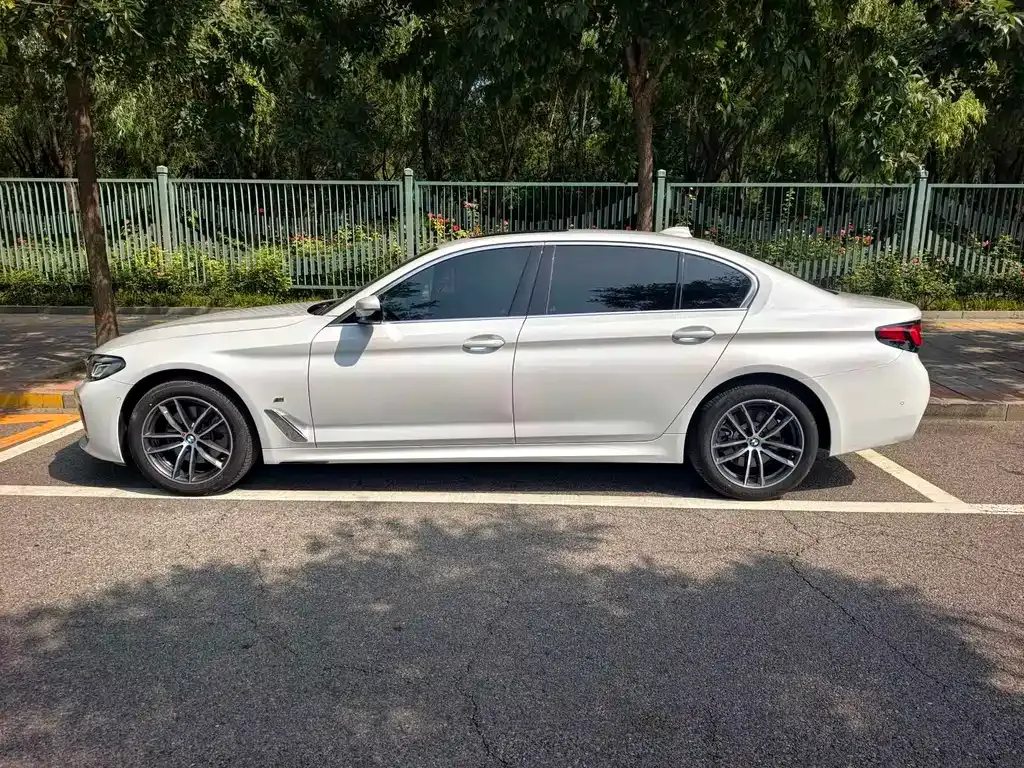 BMW 5 Series — фото 10