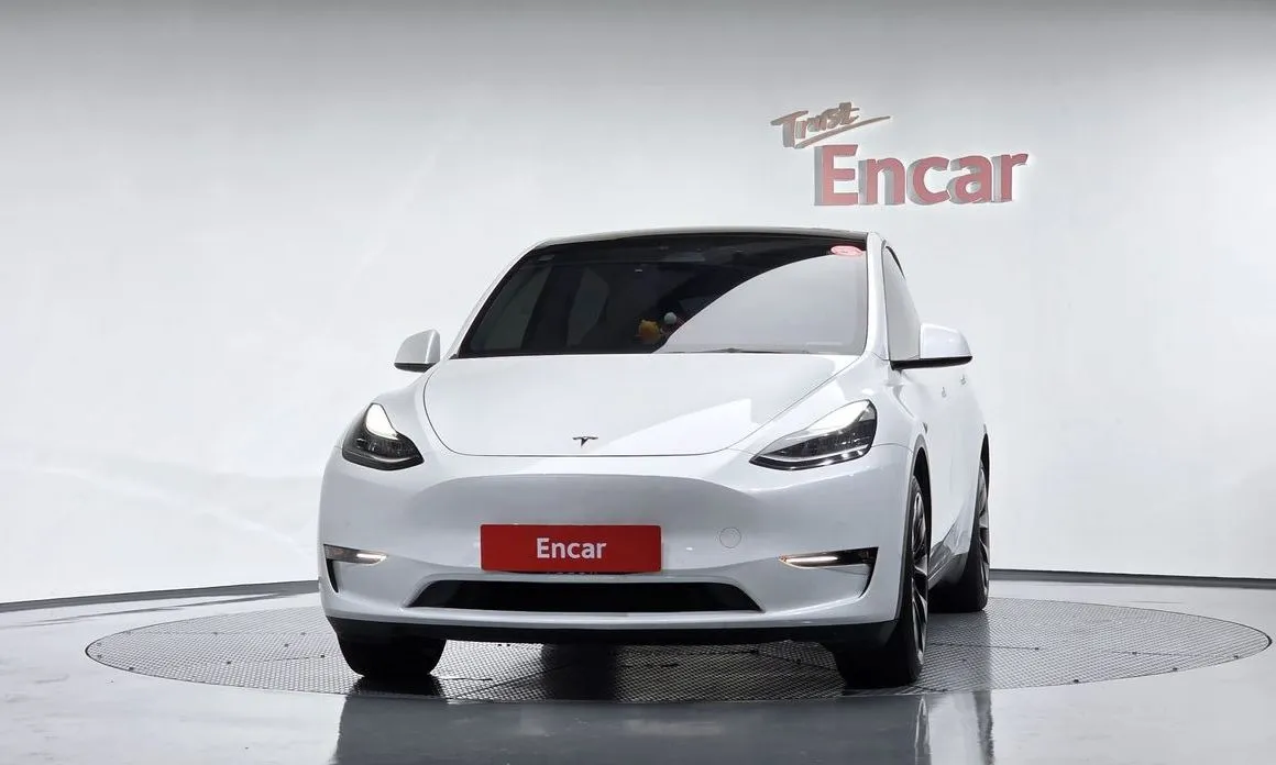 Tesla Model Y — фото 10