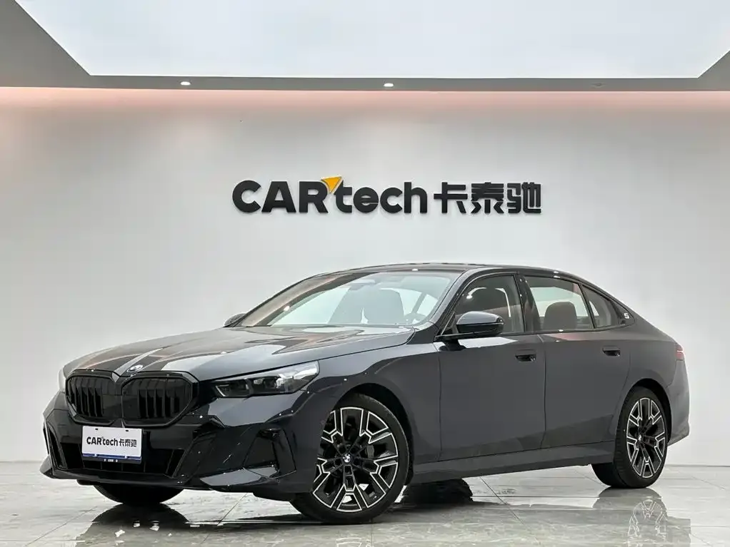 BMW 5 Series — фото 1