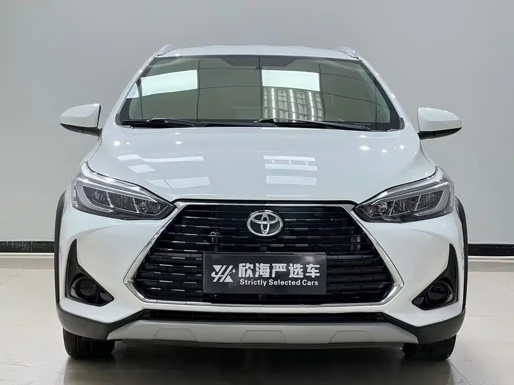 Toyota Yaris L — фото 10