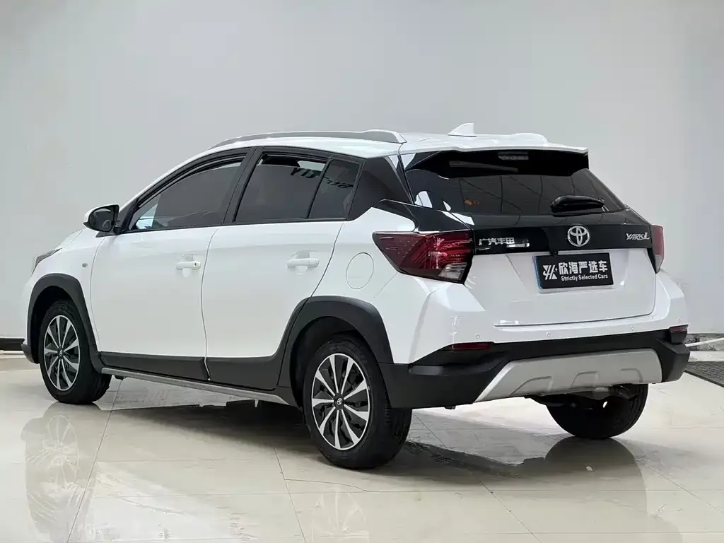 Toyota Yaris L — фото 8