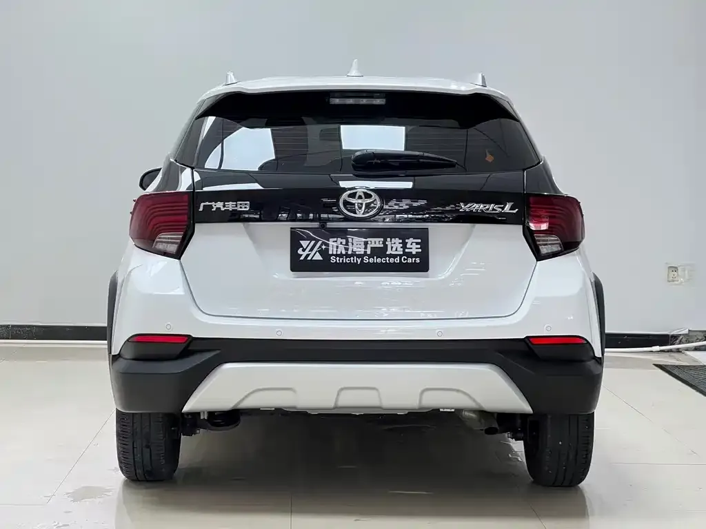 Toyota Yaris L — фото 4