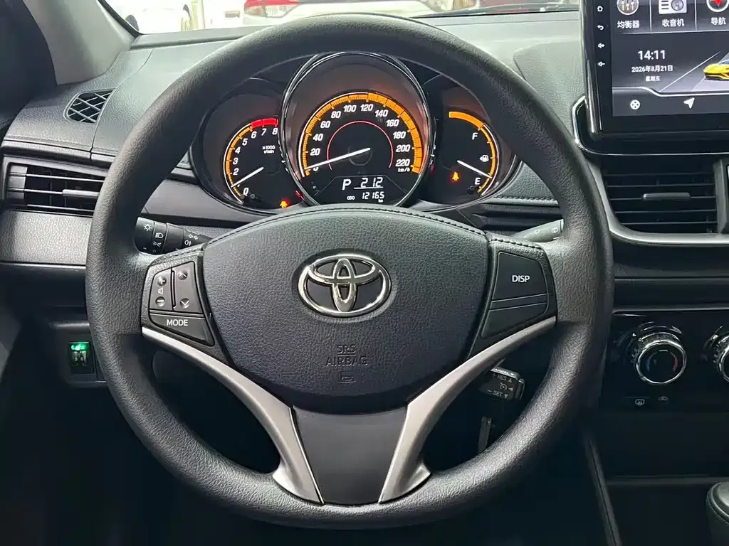 Toyota Yaris L — фото 3