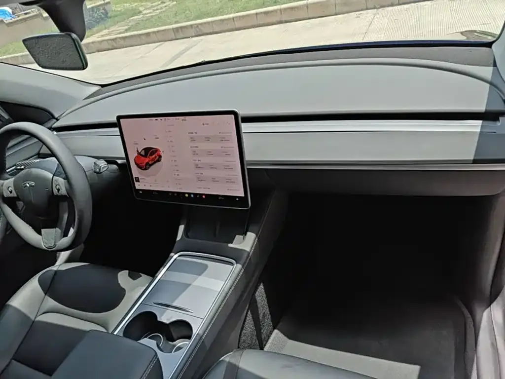 Tesla Model Y — фото 2