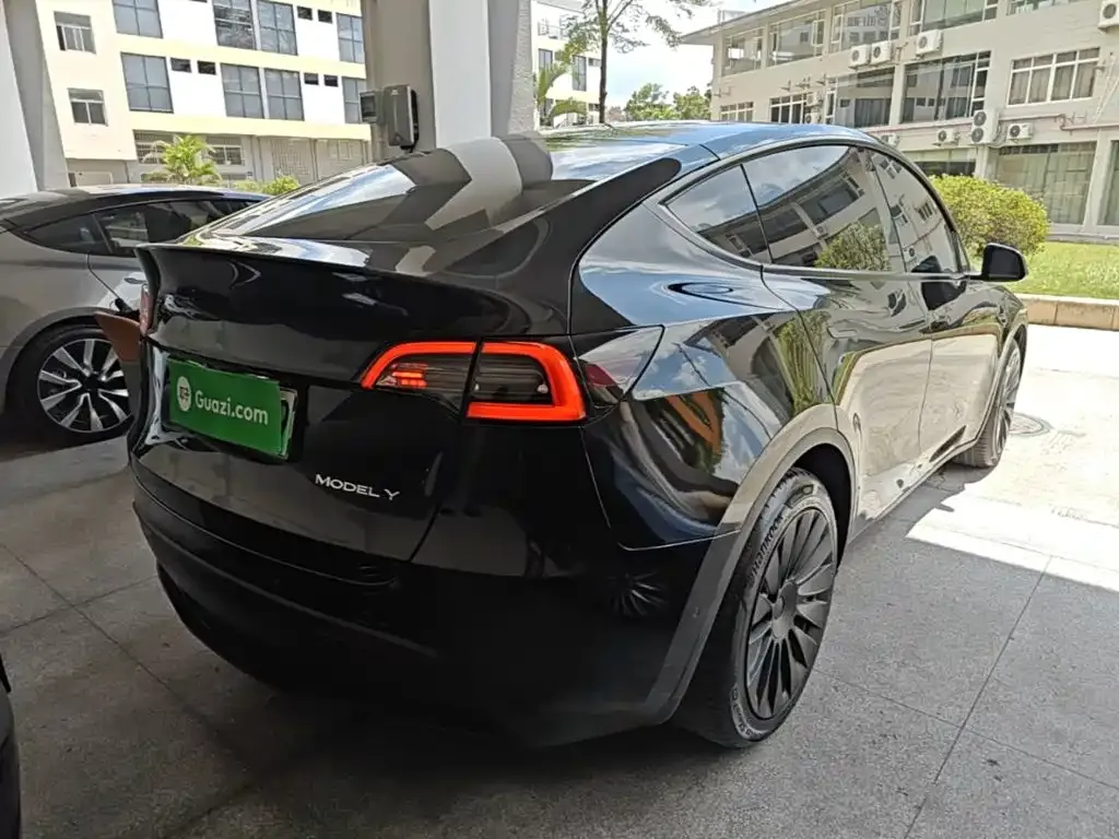 Tesla Model Y — фото 5