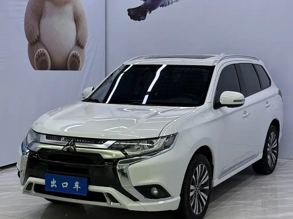 Mitsubishi Outlander — фото 1