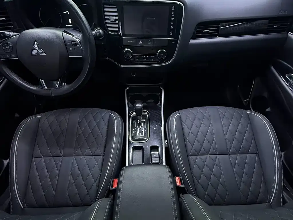 Mitsubishi Outlander — фото 10