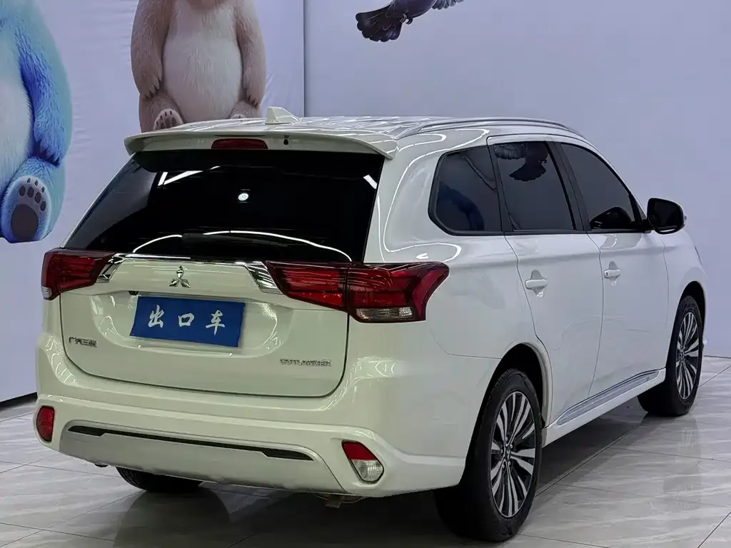 Mitsubishi Outlander — фото 9