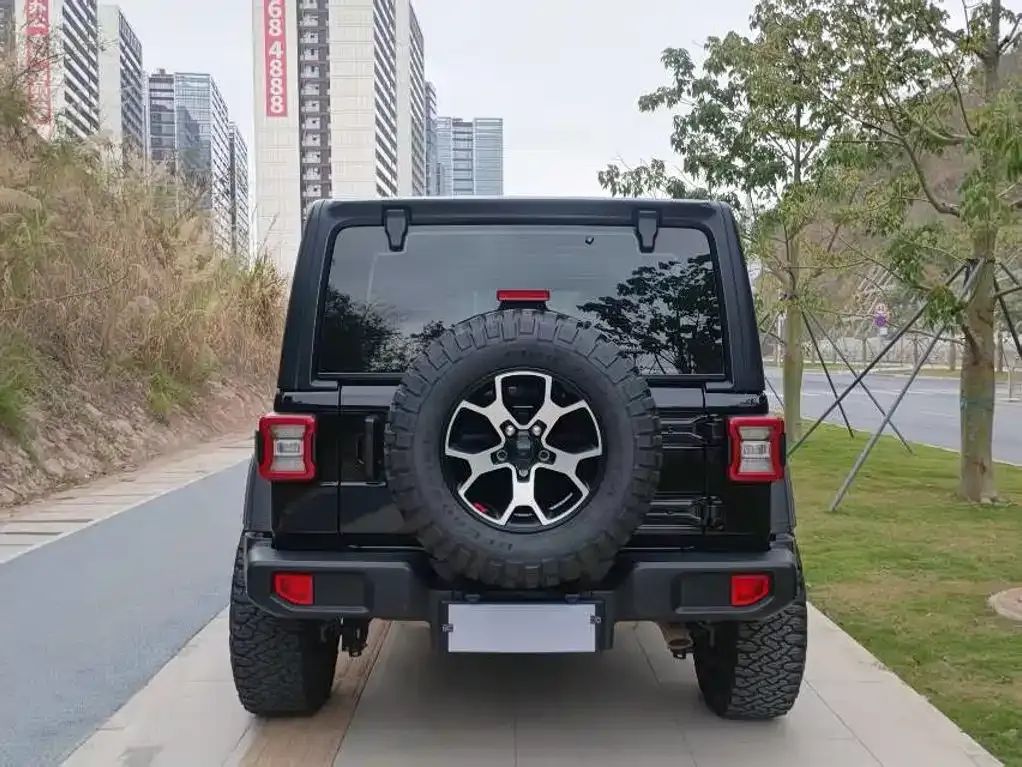 Jeep Wrangler — фото 7