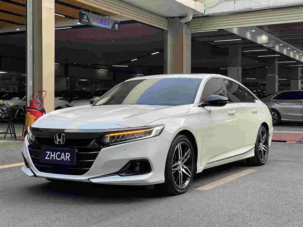 Honda Accord — фото 1