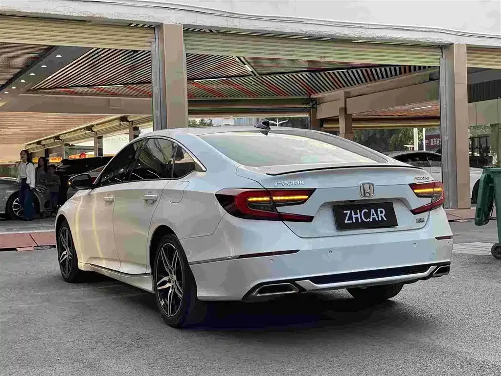 Honda Accord — фото 10
